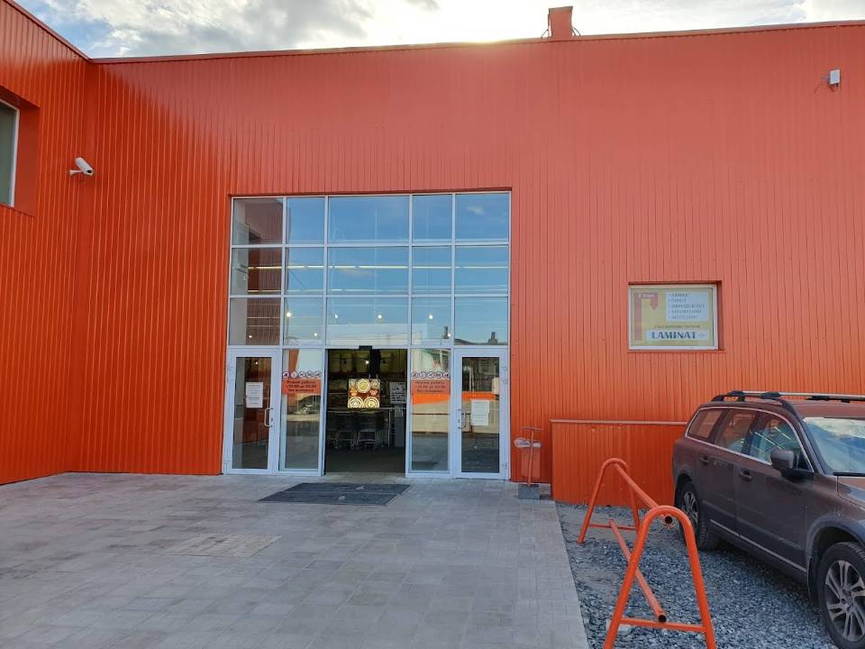 Здание, 4200 м² действующий ТЦ Мончегорск